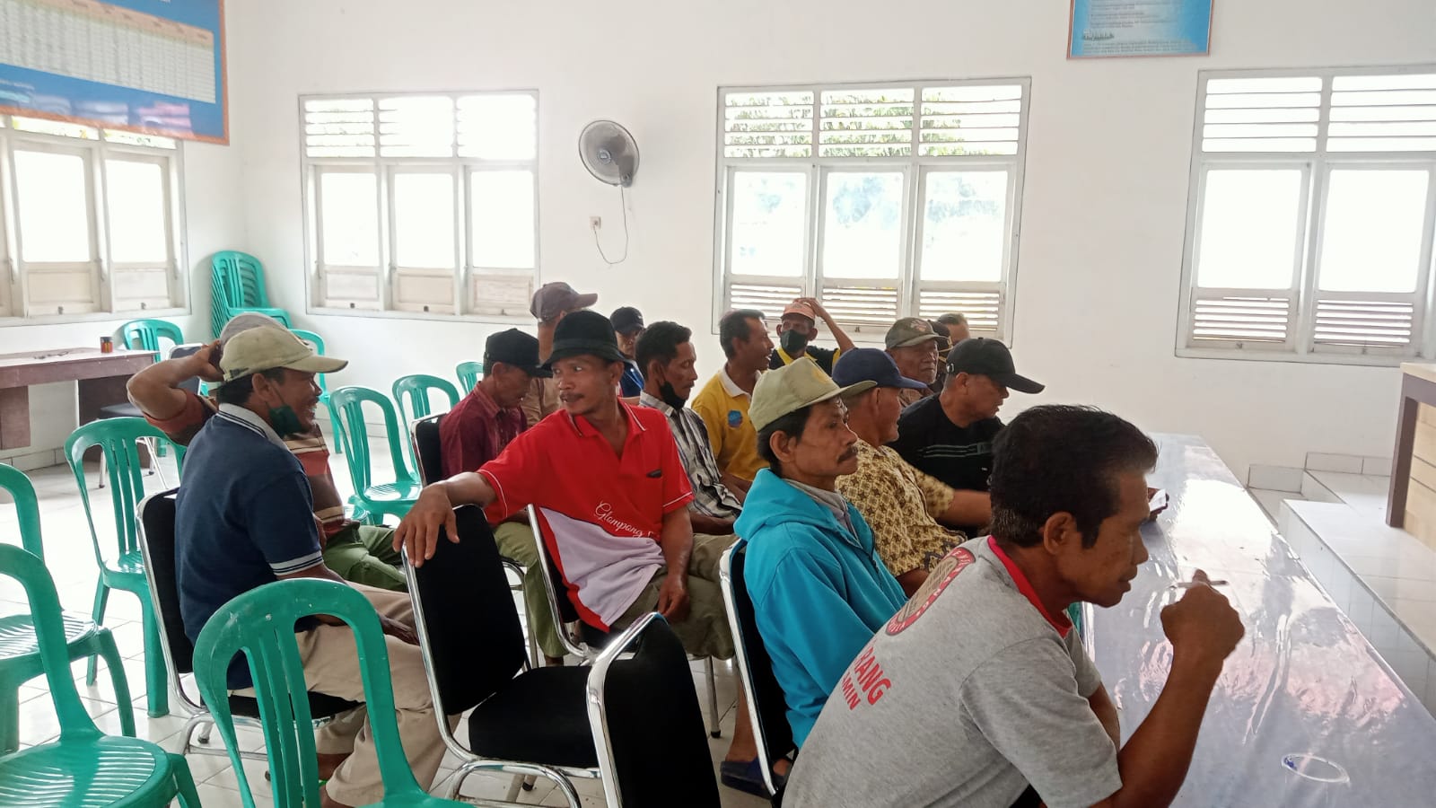 Penbinaan Linmas dan Pembagian Kaos 10 Kampung Se-Kecamatan Seputih Agung (Selasa, Rabu, Kamis/ 27, 28, 29 Desember 2022) di Aula Kecmaatan Seputih Agung