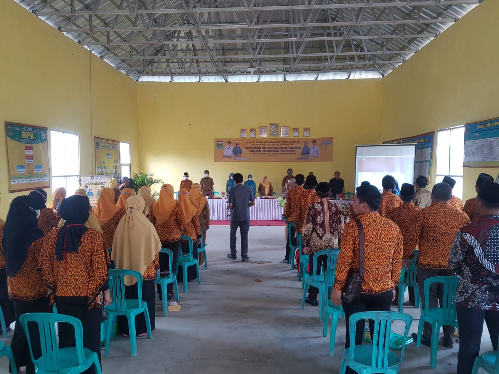 Membuka dan menghadiri sosialisasi  perlindungan perempuan dan anak tindakbpidana perlindunga orang (TTPO) bertajuk "LAMPUNG TENGAH BEBAS DARI TINDAK PIDANA PERDAGANGAN ORANG (TTPO) MENUJU LAMPUNG TENGAH BERJAYA" di Kampung Muji Rahayu 