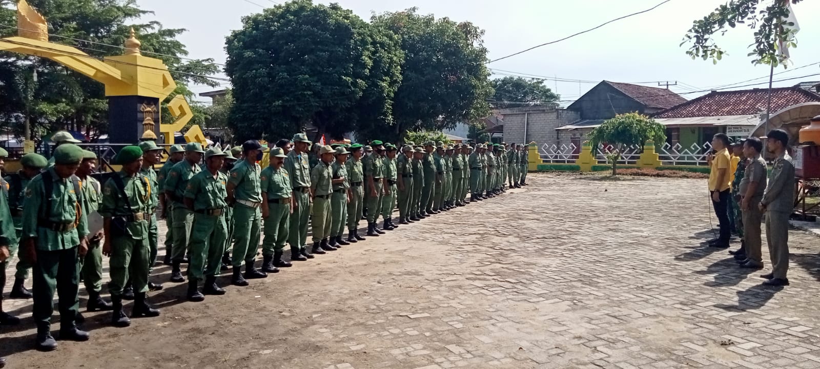 Pembinaan Linmas Se-Kecamatan Seputih Agung di Halaman Kantor Kec. Seputih Agung (Jum'at, 27 November 2022)