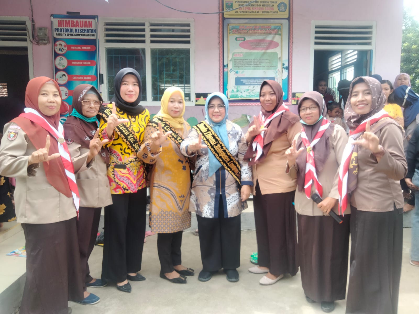 Kunjungan Bunda Literasi Kabupaten Lampung Tengan dan Bunda Literasi Kecamatan Seputih Agung serta Bapak Camat Seputih Agung di PAUD, TK, SMP DAN SMK Seputih Agung (Jum'at, 18 November 2022)