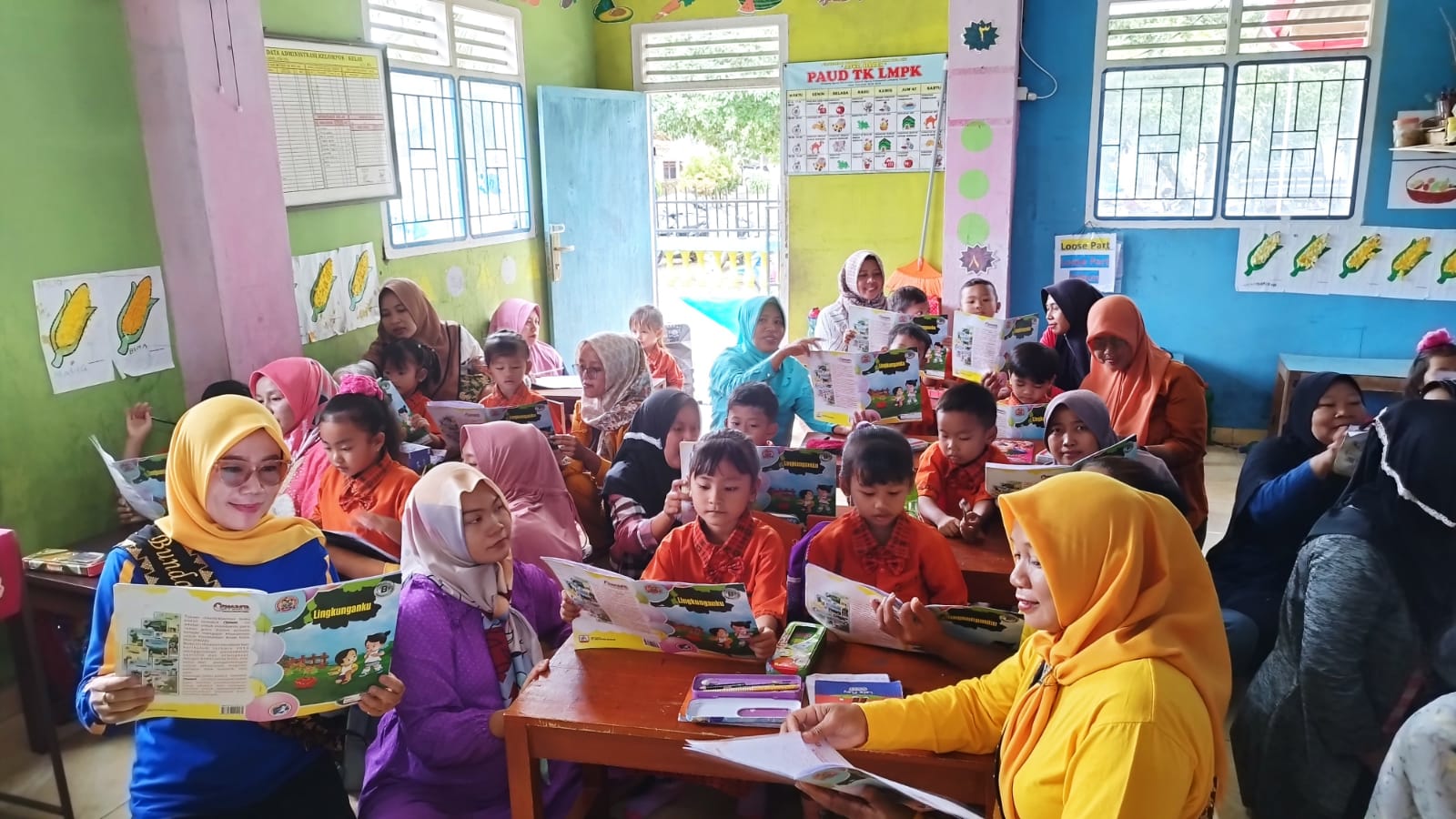 Menghadiri acara Literasi dengan Ajak Anak Gemar Membaca di TK LPMK Kampung Simpang agung (Selasa, 25 Oktober 2022)