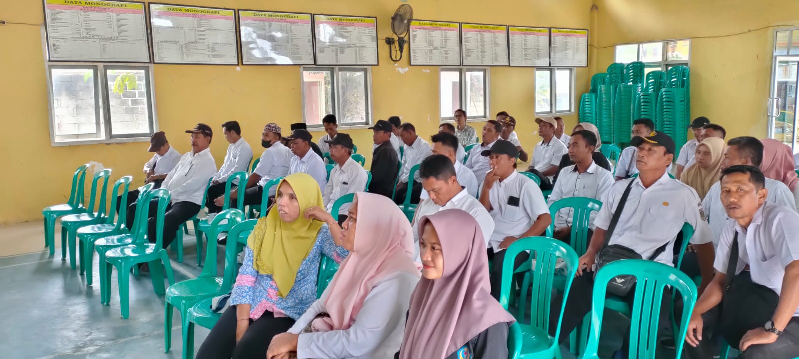 Pendistribusian DHKP dan SPPT Pajak Bumi dan Bangunan (PBB-P2) Kecamatan Seputih Agung Kabupaten Lampung Tengah di Balai Kampung Bumi Kencana (Kamis, 23 Februari 2023)