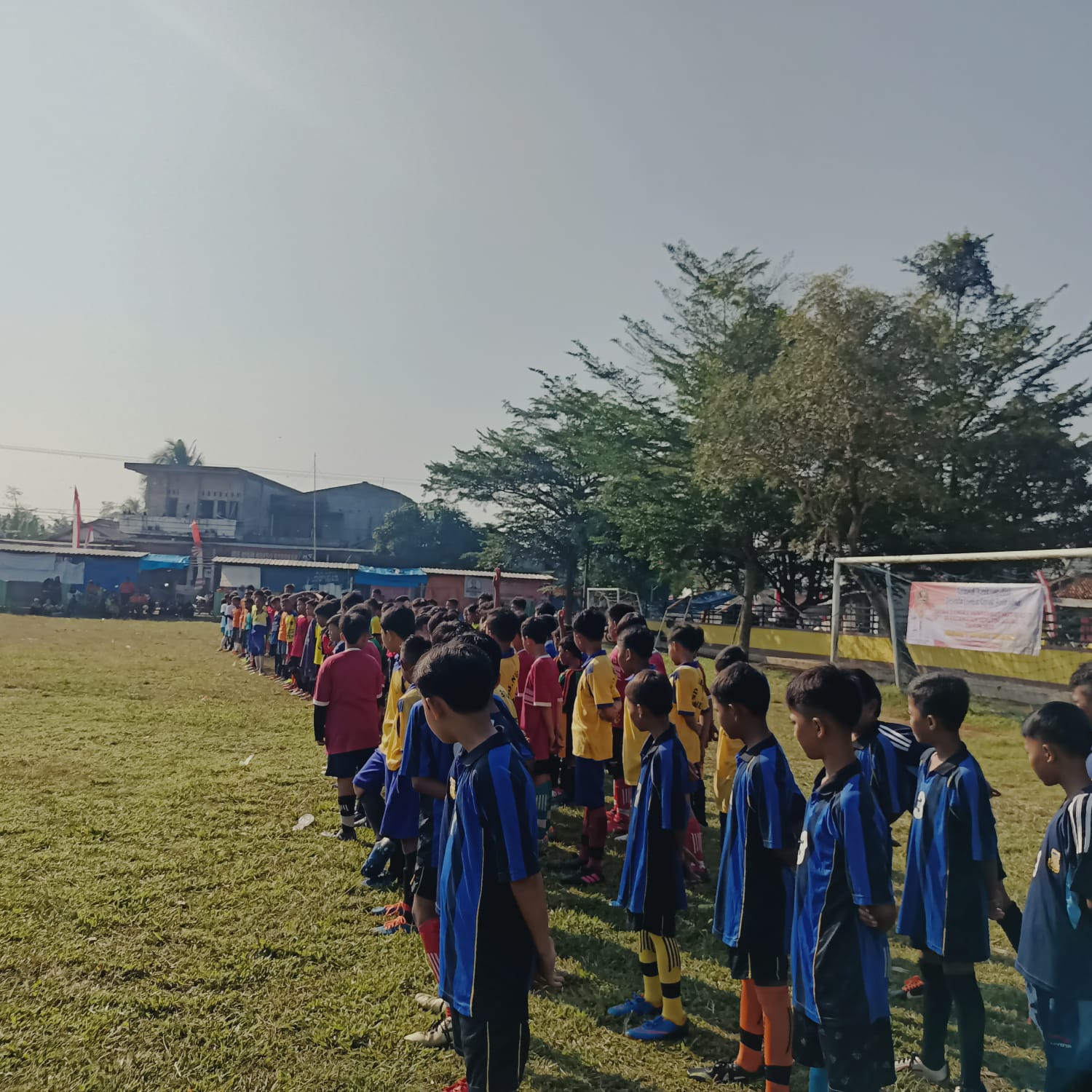 Pembukaan Lomba Sepak Bola Mini antas SD/ MI Se-Kecmaatan Seputih Agung dalam Rangka HUT RI ke-77 di Lapangan Sepak Bola Kampung Dono Arum