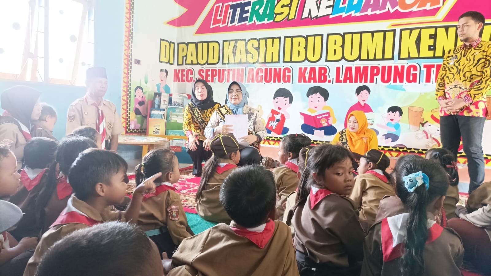 Kunjungan Bunda Literasi Kabupaten Lampung Tengan dan Bunda Literasi Kecamatan Seputih Agung serta Bapak Camat Seputih Agung di PAUD, TK, SMP DAN SMK Seputih Agung (Jum'at, 18 November 2022)