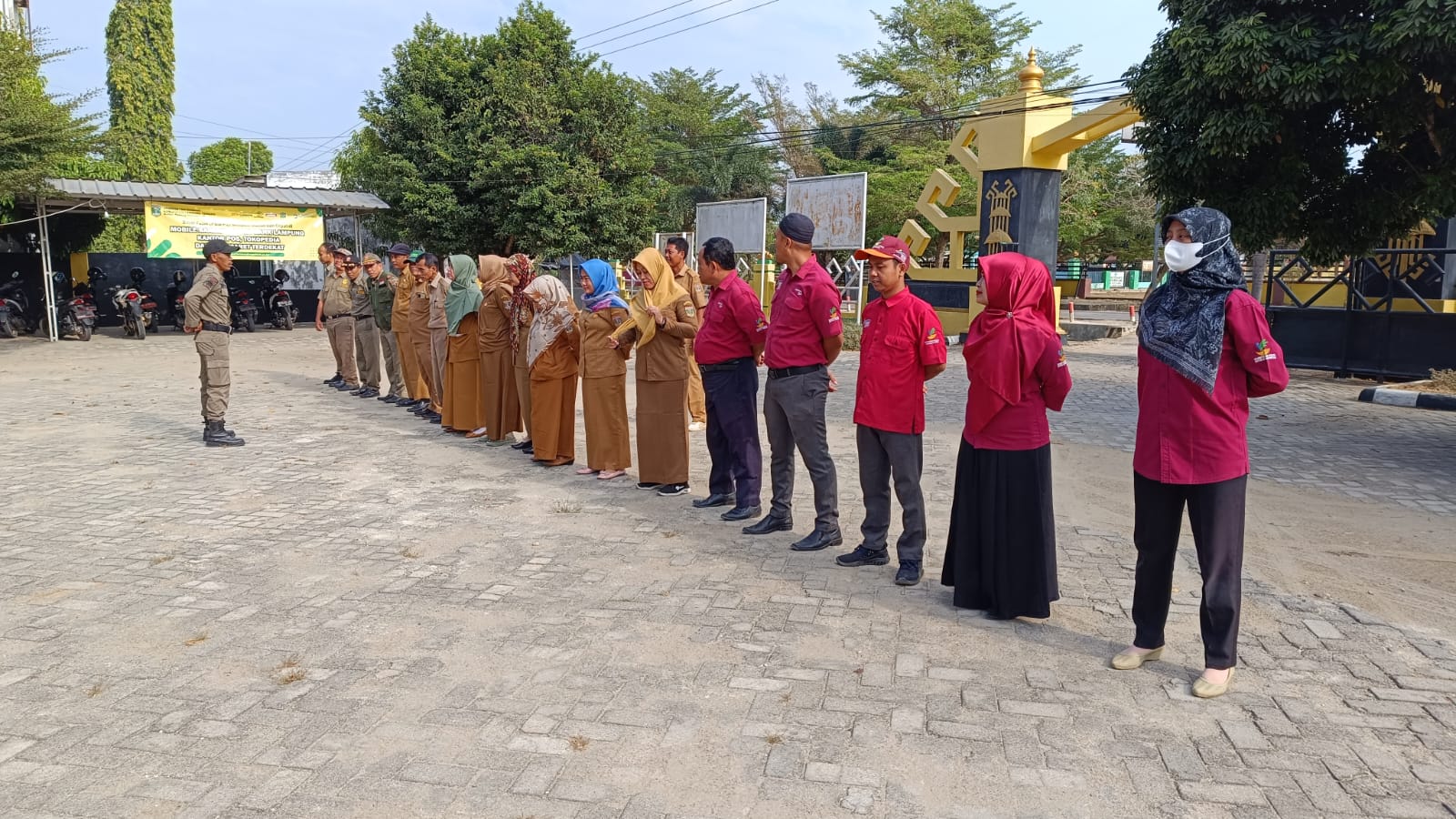 Apel Mingguan Di Halaman Kantor Kecamatan Seputih agung (Senin, 11 September 2023)