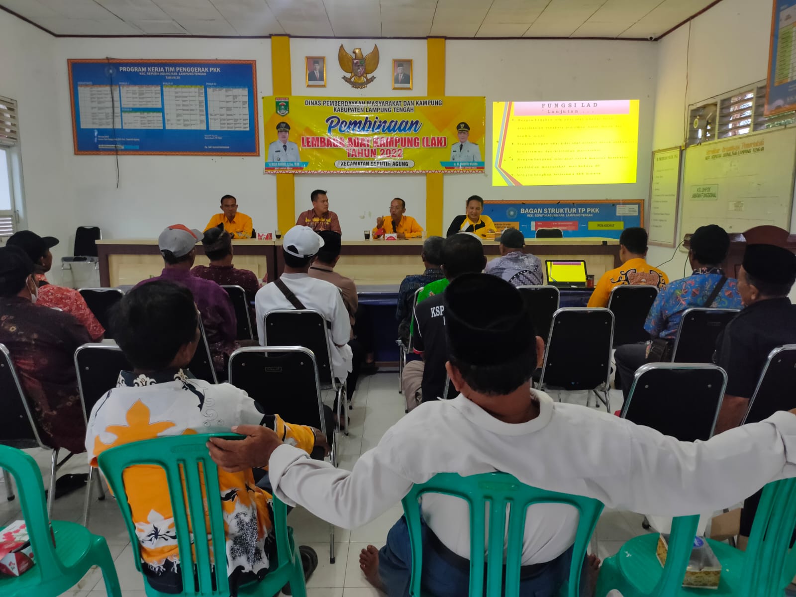 Pembinaan Lembaga Adat Kampung (LAK) oleh Dinas PMK Kabupaten Lampung Tengah di Aula Kecamtaan Seputih Agung (Jum'at, 25 November 2022)