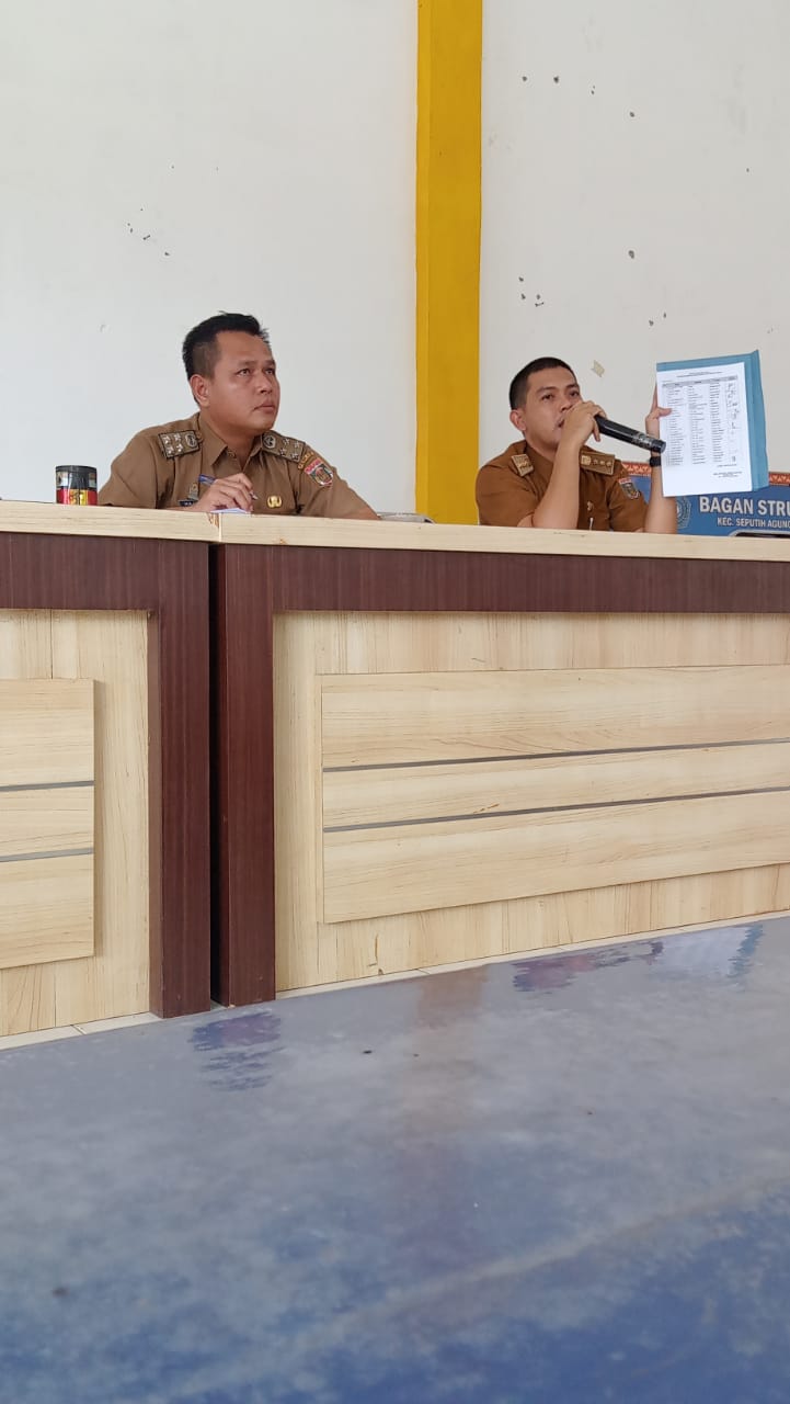 Rapat Staf di Aula Kecamatan Seputih Agung (Senin, 09 Januari 2023)