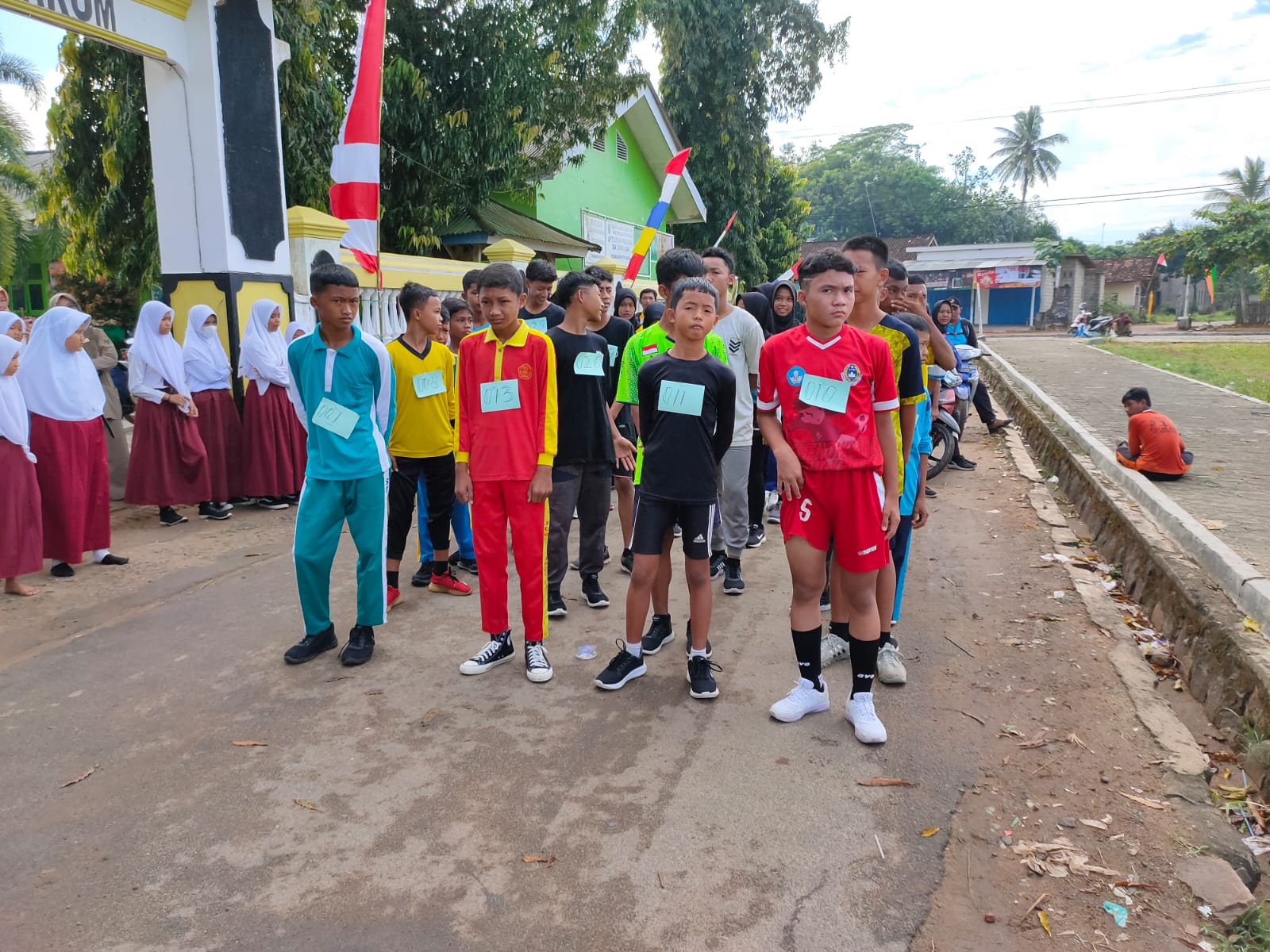 Pembukaan Lomba Lari 5.000 dan 3.000 M dan Pembekalan peserta Paskibra dalam Rangka HUT RI Ke-77 di Lapangan Sepak Bola Kampung Dono Arum