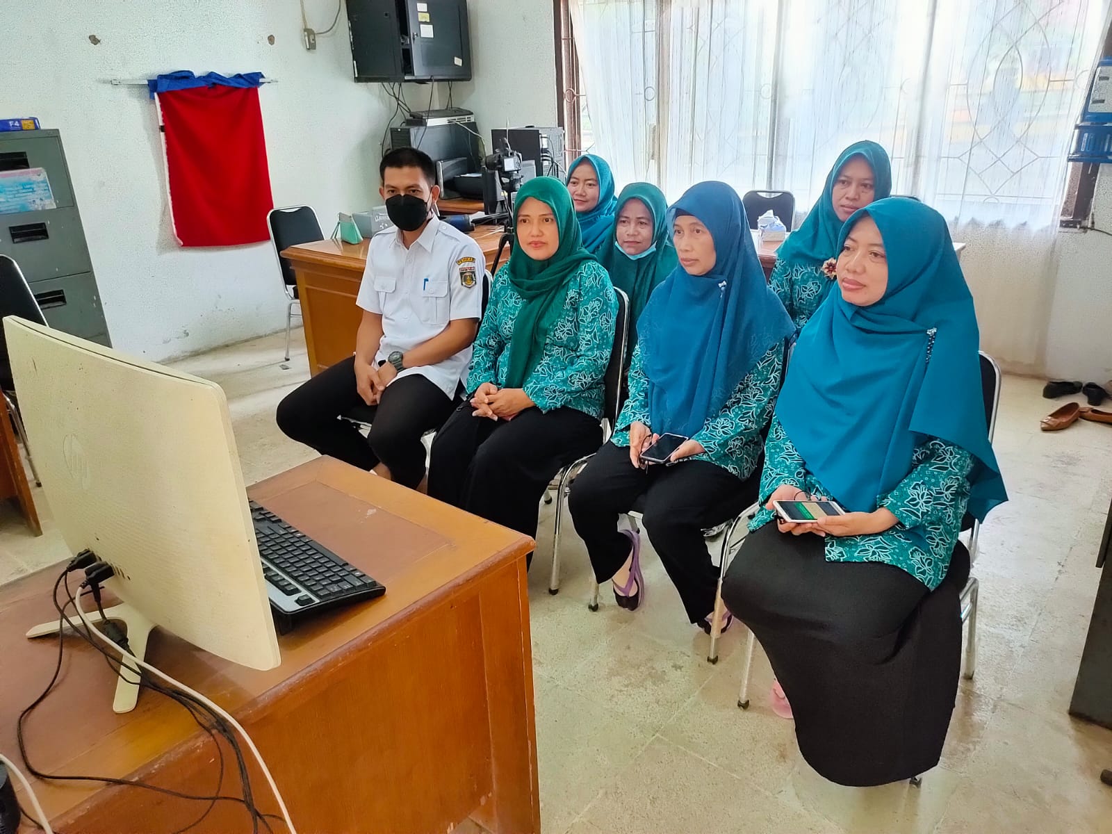 Zoom Meeting Webinar PKK Kecamatan Seputih Agung dalam Rangka Hari Kartini di Aula Kec. Seputih Agung