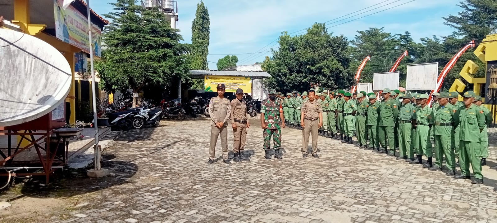 Pembinaan Linmas Se-Kecamatan Seputih Agung di Halaman Kantor Kec. Seputih Agung (Jum'at, 27 November 2022)