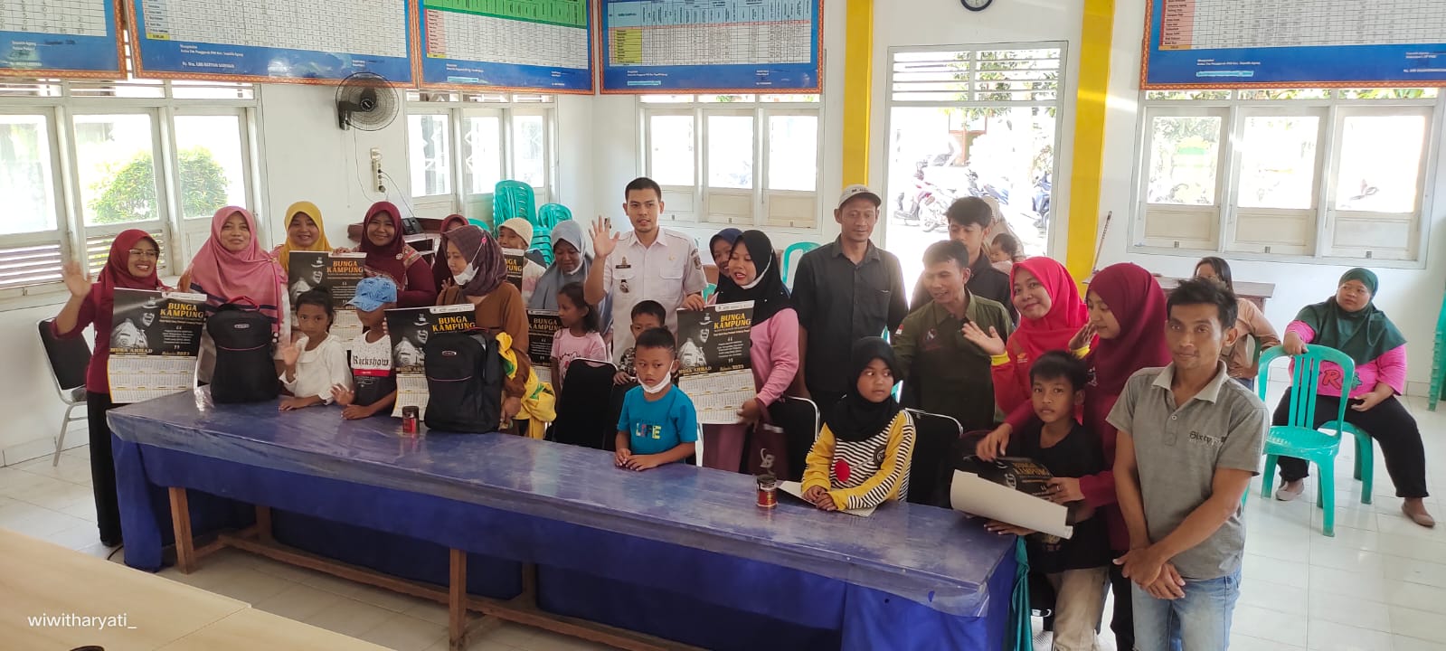 Pembagian Bantuan kepada Para Penerima PKH di Aula Kecamatan Seputih Agung (Kamis, 12 Januari 2023)