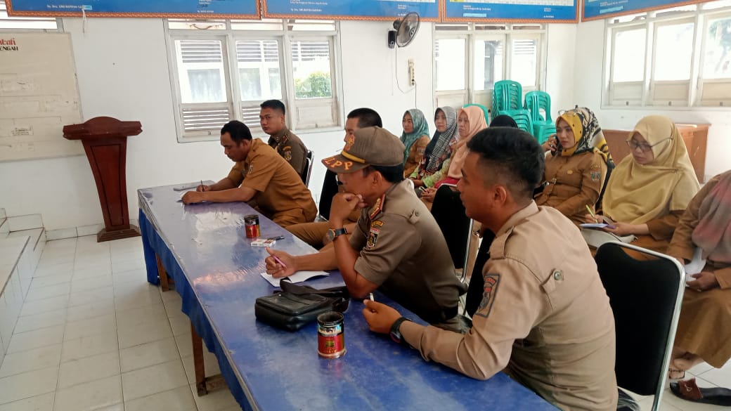 Rapat Staf di Aula Kecamatan Seputih Agung (Senin, 09 Januari 2023)