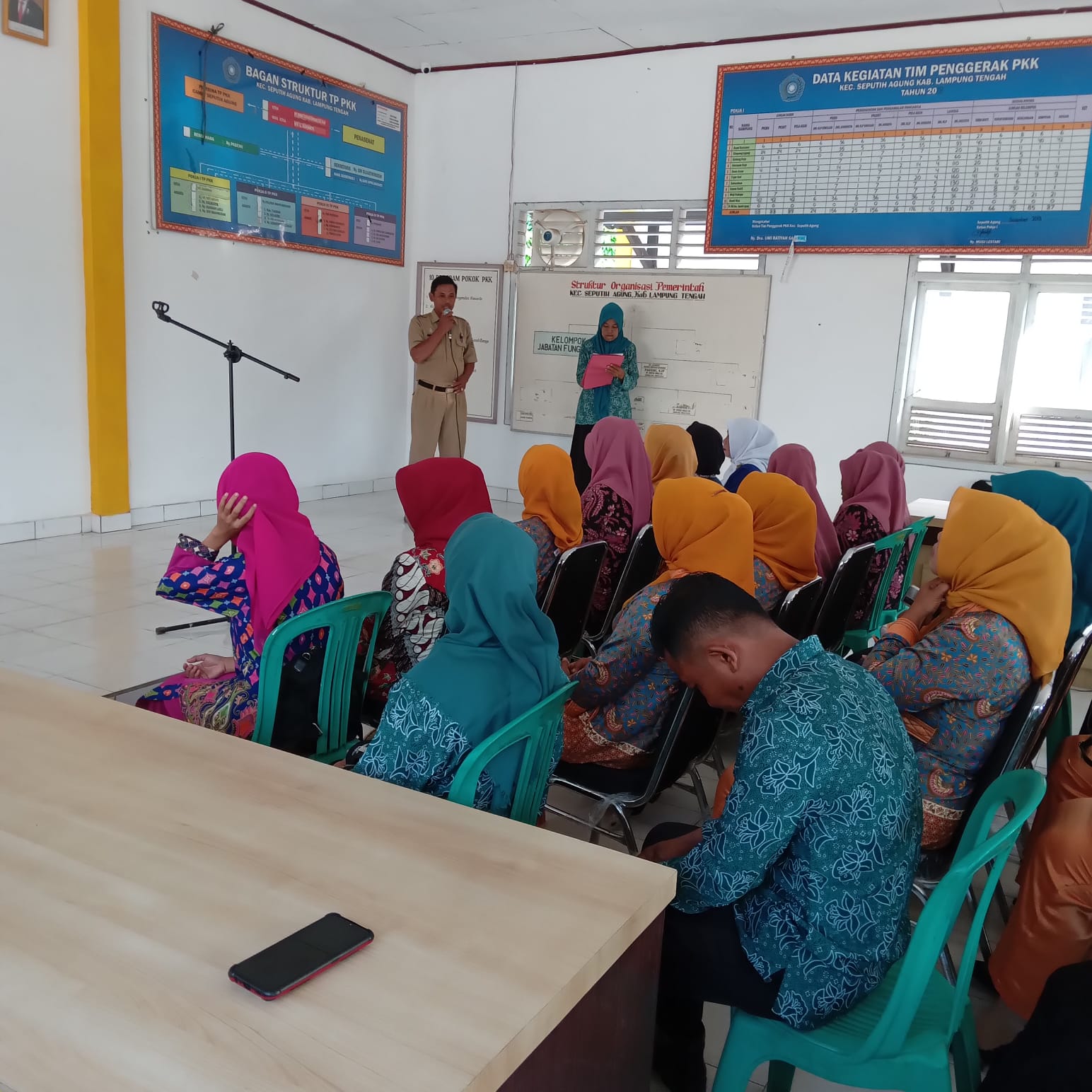 Pembukaan Lomba Paduan Suara Dasawisma dalam Rangka HUT RI Ke-77 di Aula Kecamatan Seputih Agung