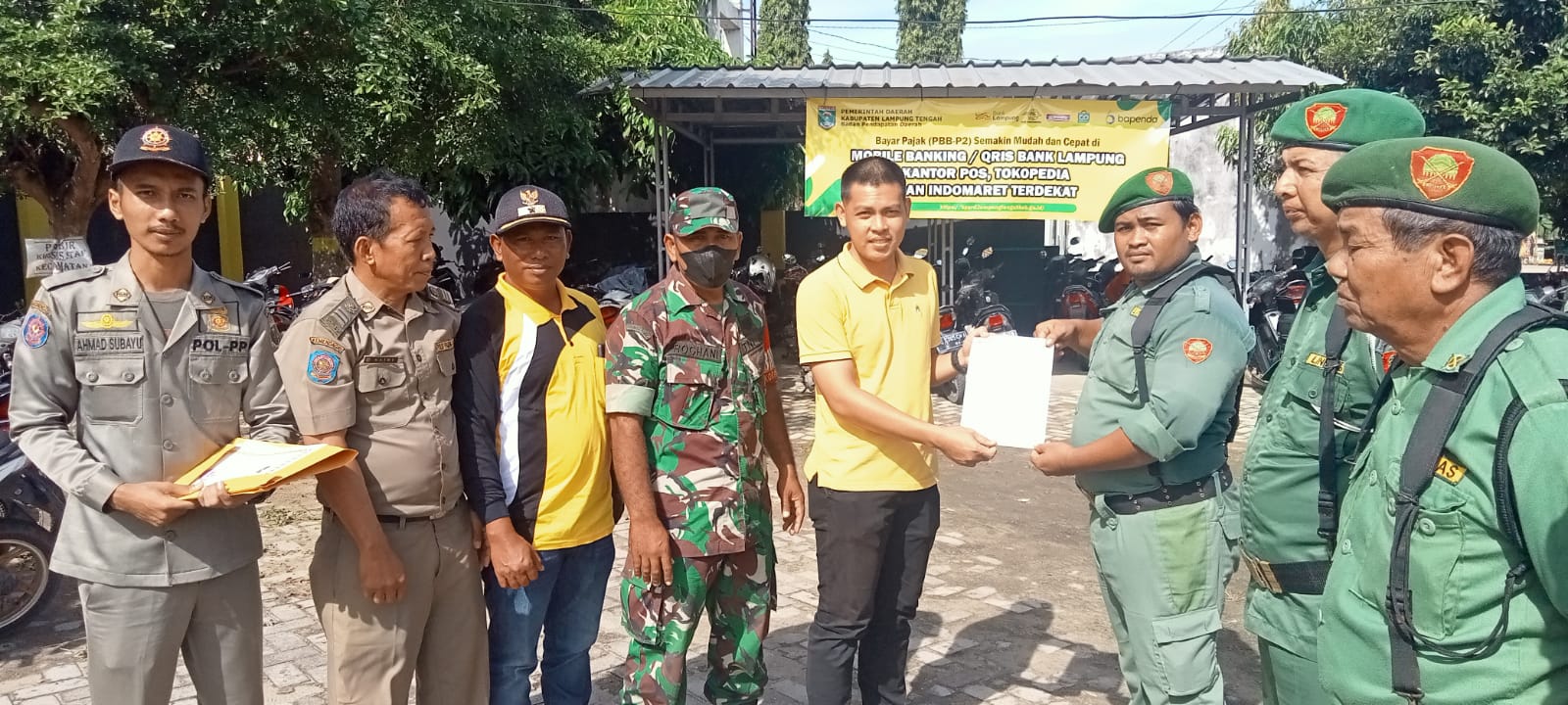 Pembinaan Linmas Se-Kecamatan Seputih Agung di Halaman Kantor Kec. Seputih Agung (Jum'at, 27 November 2022)