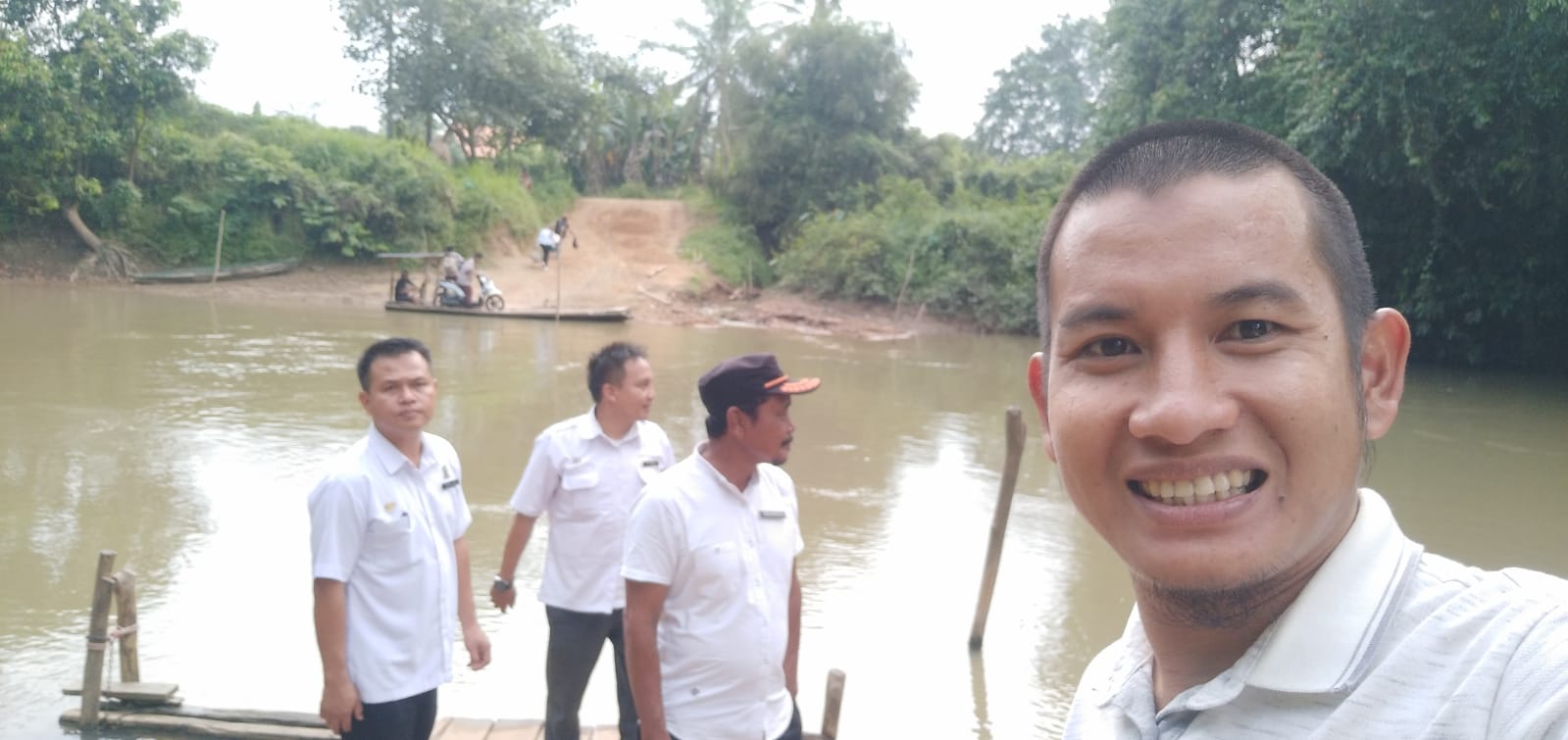 Menghadiri Undangan dalam Rangka Doa dan Tasyakuran atas rencana pembangunan jembat penghubung dua kecamatan seputih agung dan kecamatan way pengubuan kab lamteng di Kampung Muji Rahayu (Rabu, 21 September 2022)