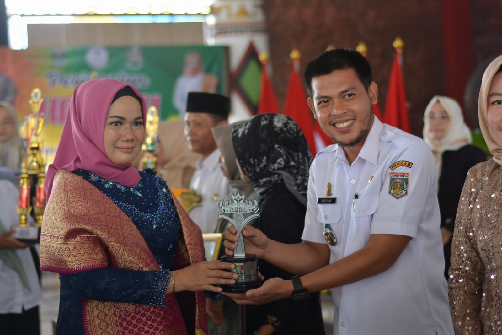 Peringatan Hari Ibu sekaligus penyerahan hadiah Lomba : P3KSS Juara 2 Tingkat Provinsi, GSI juara 2 Tingkat Provinsi, Perpustakaan kampung juara 2 Tingkat Kabupaten, Lomba masak serba ikan juara harapan 1 Tingkat Kabupaten  (Kamis, 22 Desember 2022)