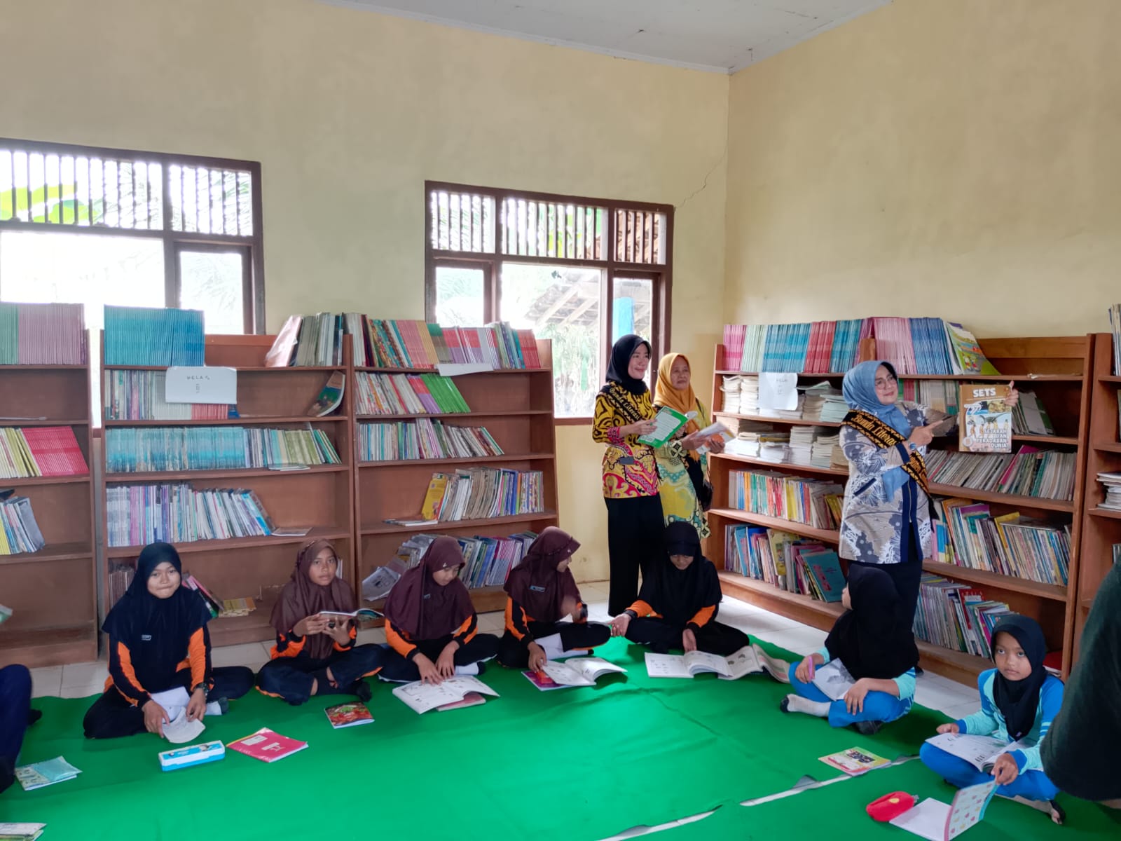 Kunjungan Bunda Literasi Kabupaten Lampung Tengan dan Bunda Literasi Kecamatan Seputih Agung serta Bapak Camat Seputih Agung di SDN 1 Kampung Fajar Asri (Jum'at, 18 November 2022)