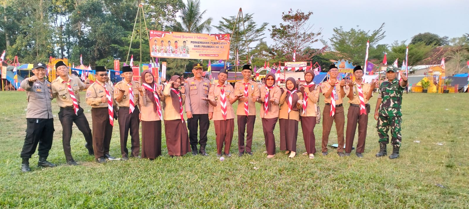 Pembukaan kegiatan kemah peringatan hari Pramuka kwaran seputih agung THN 2024 di lapangan sepak bola kampung fajar asri (Senin, 12 Agustus 2024)