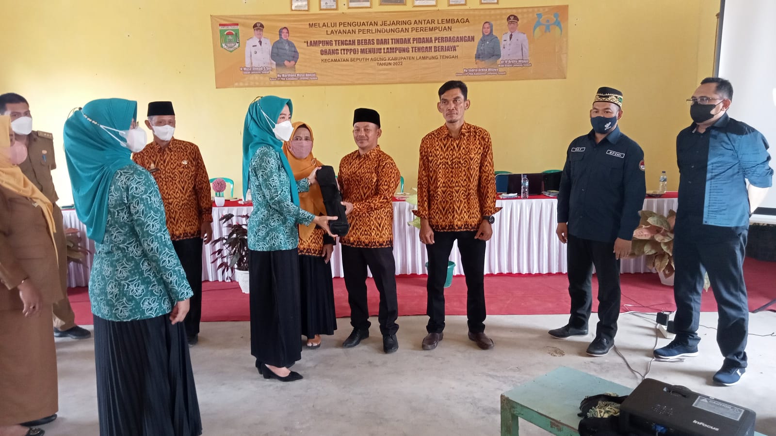 Membuka dan menghadiri sosialisasi  perlindungan perempuan dan anak tindakbpidana perlindunga orang (TTPO) bertajuk "LAMPUNG TENGAH BEBAS DARI TINDAK PIDANA PERDAGANGAN ORANG (TTPO) MENUJU LAMPUNG TENGAH BERJAYA" di Kampung Muji Rahayu 