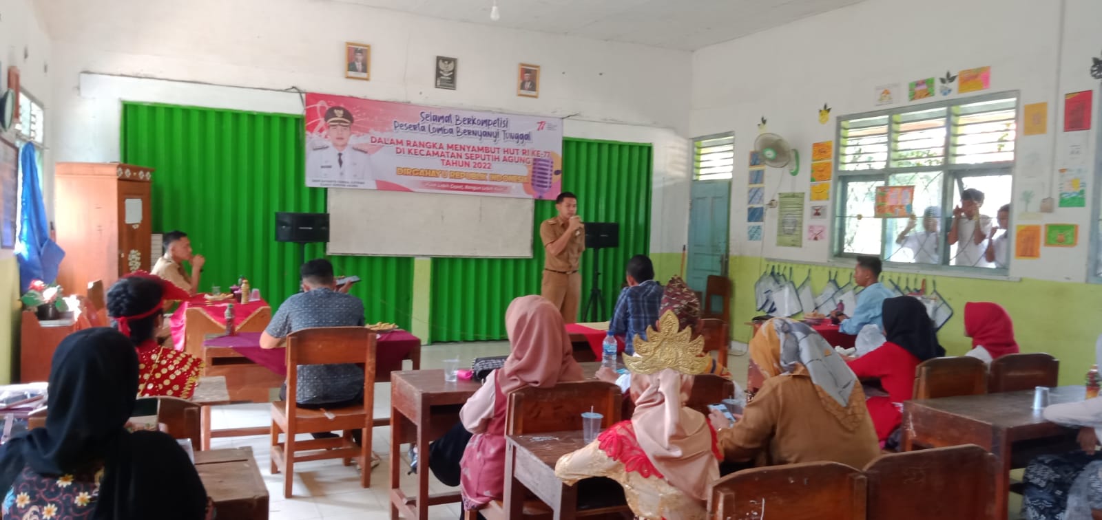 Pembukaan Kegiatan Lomba Bernyanyi Tunggal dalam Rangka HUT RI ke-77 di SDN 2 Dono Arum