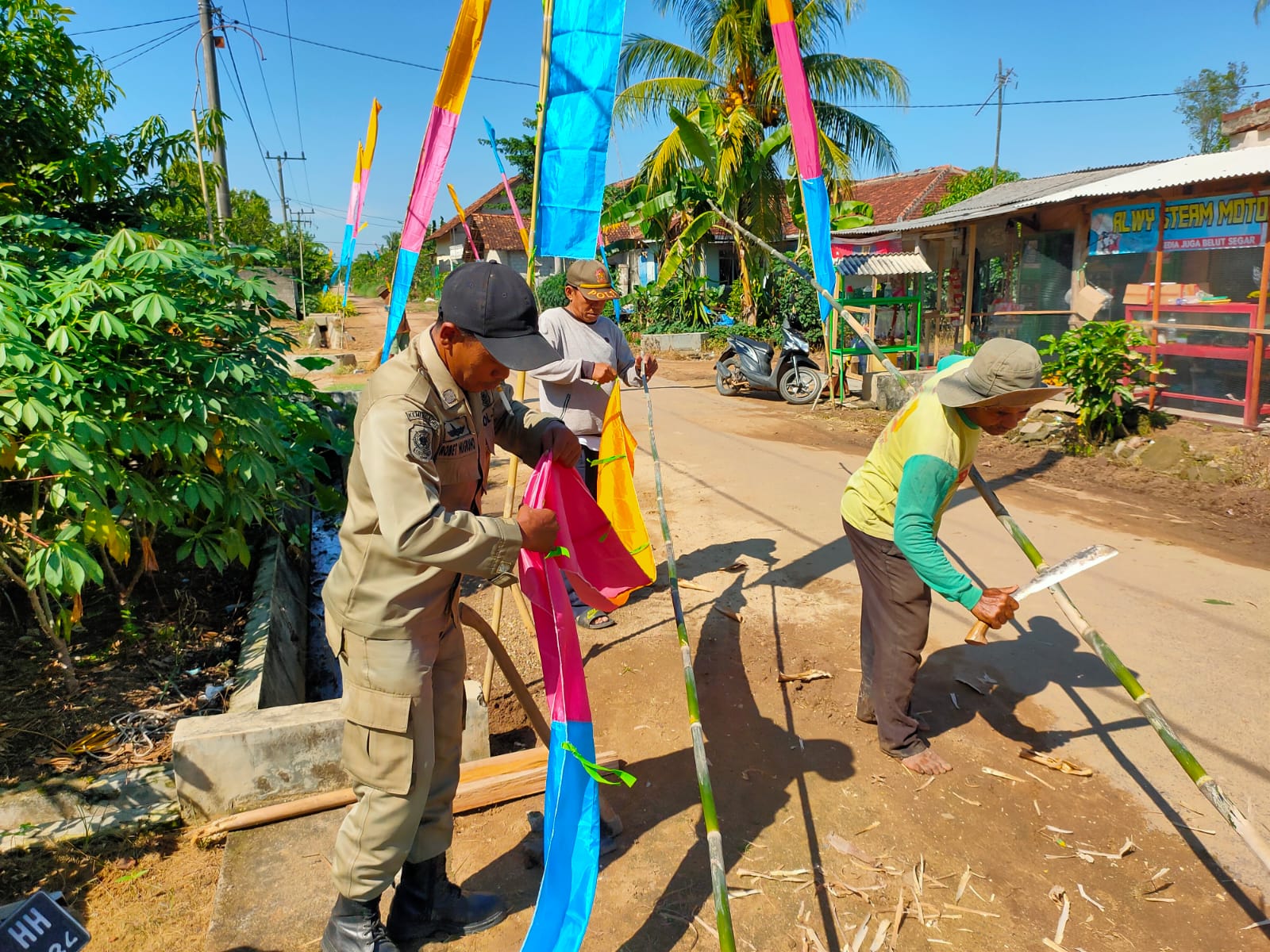 Persiapan Lomba Siskampling Berjaya dalam Rangka HUT Ke-76 Kabupaten Lampung Tengah di Kampung Bumi Kencana Kecamatan Seputih Agung