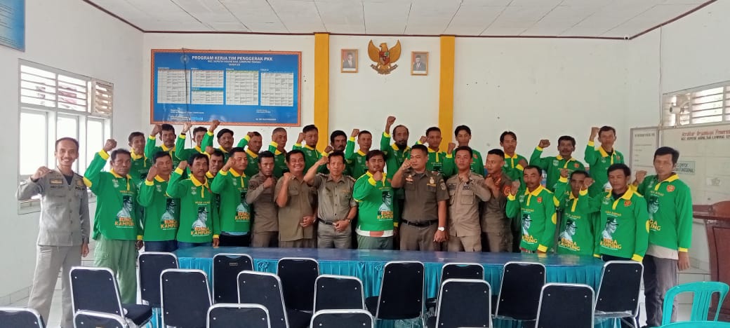 Penbinaan Linmas dan Pembagian Kaos 10 Kampung Se-Kecamatan Seputih Agung (Selasa, Rabu, Kamis/ 27, 28, 29 Desember 2022) di Aula Kecmaatan Seputih Agung