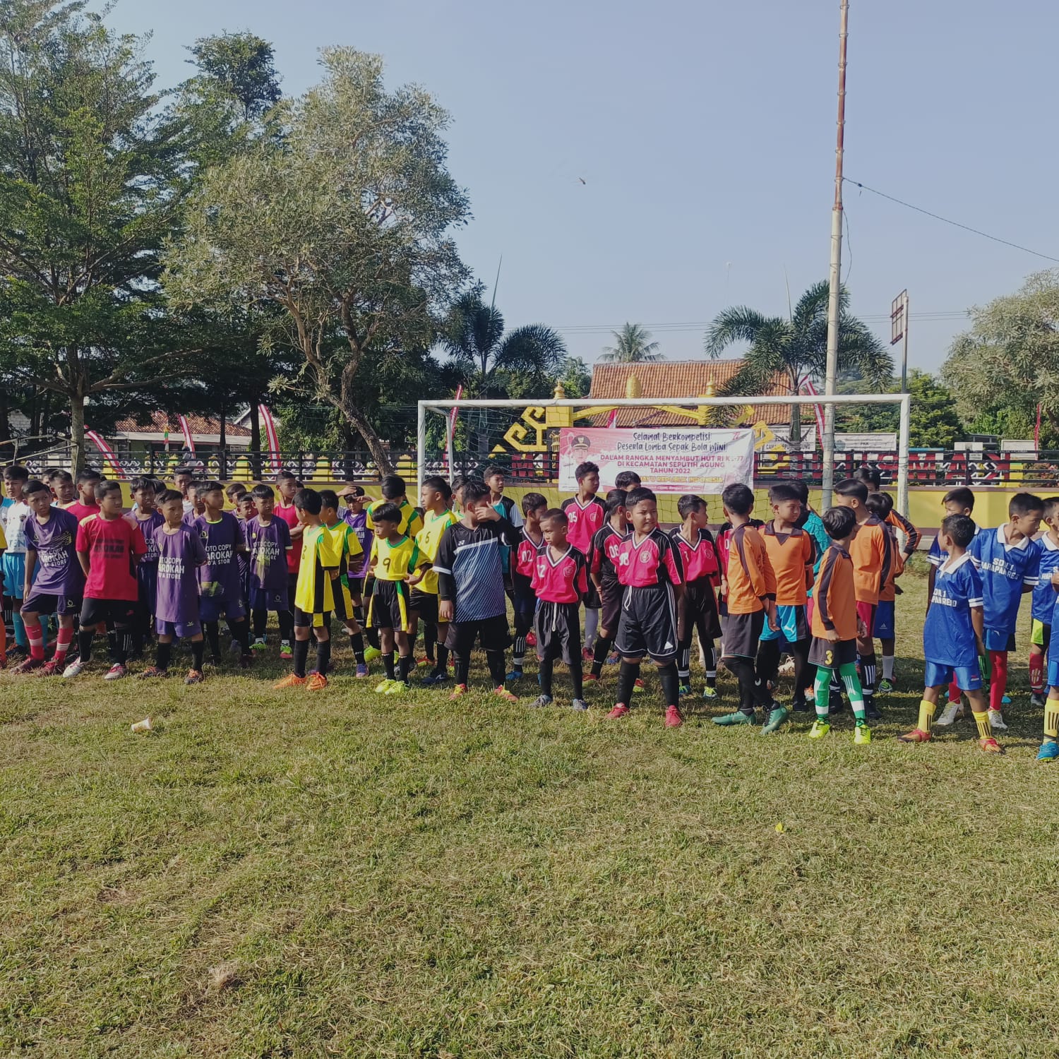 Pembukaan Lomba Sepak Bola Mini antas SD/ MI Se-Kecmaatan Seputih Agung dalam Rangka HUT RI ke-77 di Lapangan Sepak Bola Kampung Dono Arum