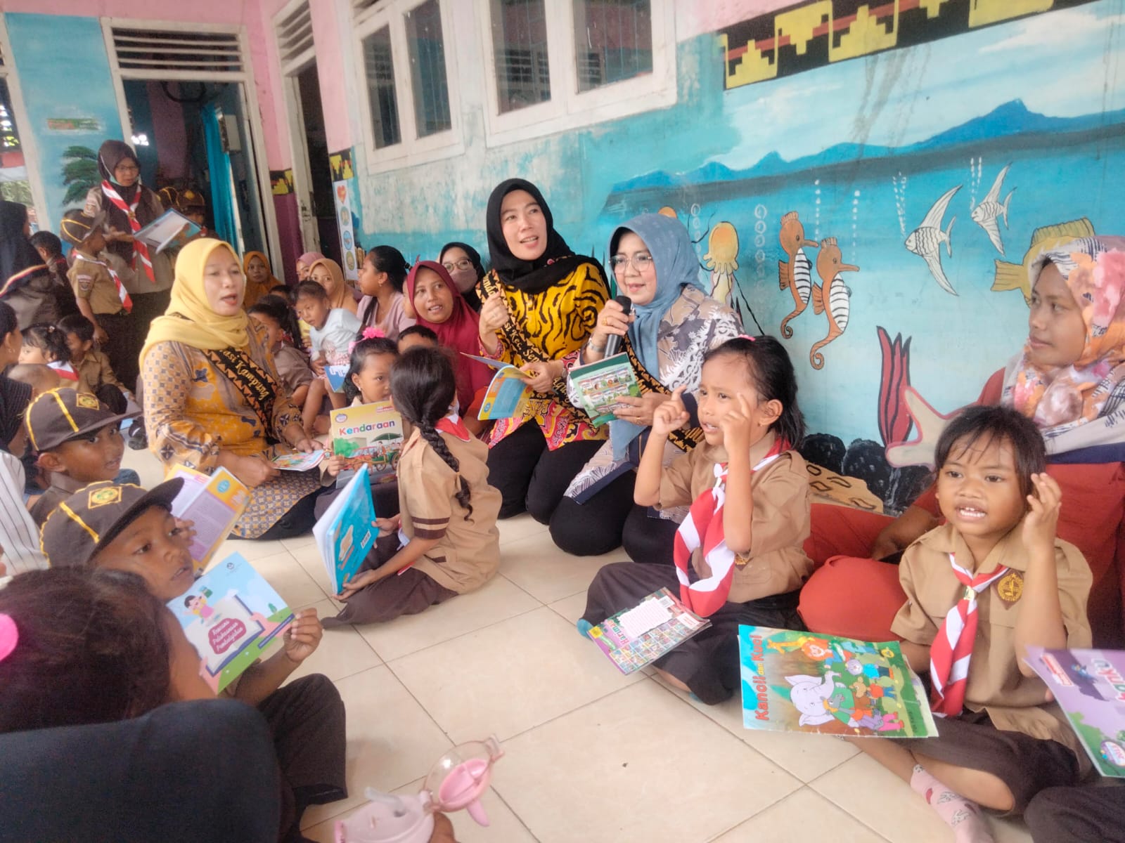 Kunjungan Bunda Literasi Kabupaten Lampung Tengan dan Bunda Literasi Kecamatan Seputih Agung serta Bapak Camat Seputih Agung di PAUD, TK, SMP DAN SMK Seputih Agung (Jum'at, 18 November 2022)