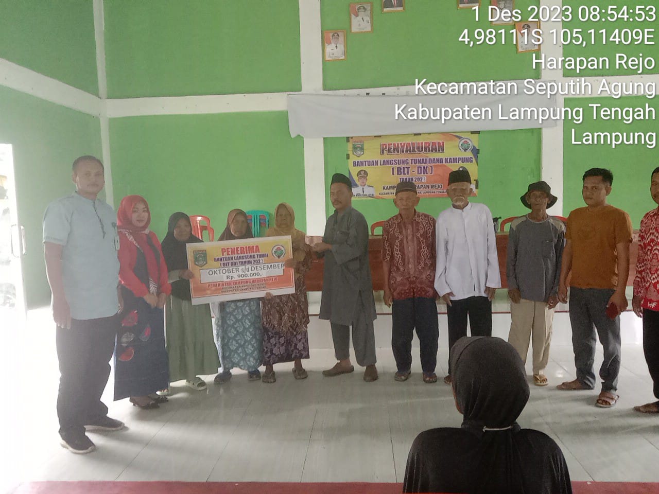 Pembagian BLT DD triwulan III TA 2023 kampung harapan rejo (Jum'at, 01 Desember 2023)