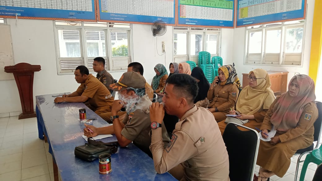 Rapat Staf di Aula Kecamatan Seputih Agung (Senin, 09 Januari 2023)