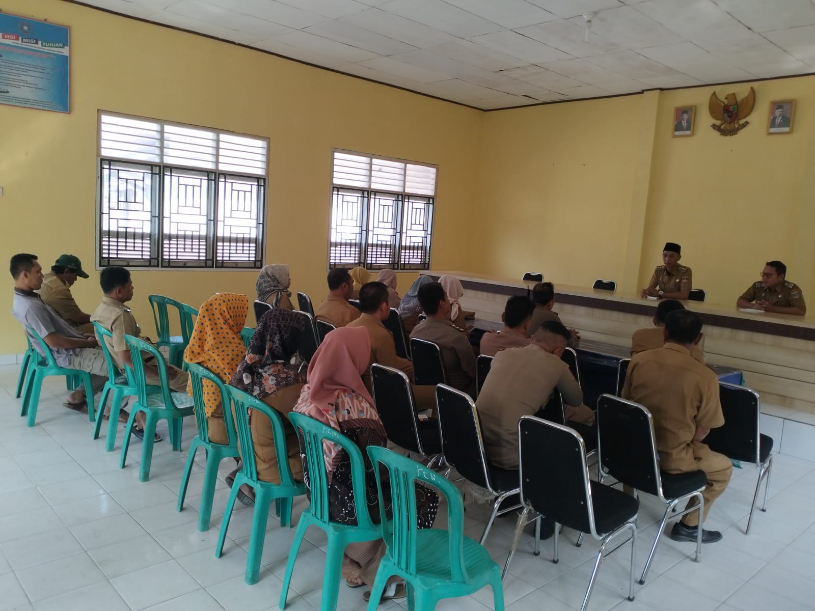 Rapat Staf di Aula Kecamatan Seputih Agung (Senin, 29 Juli 2024)