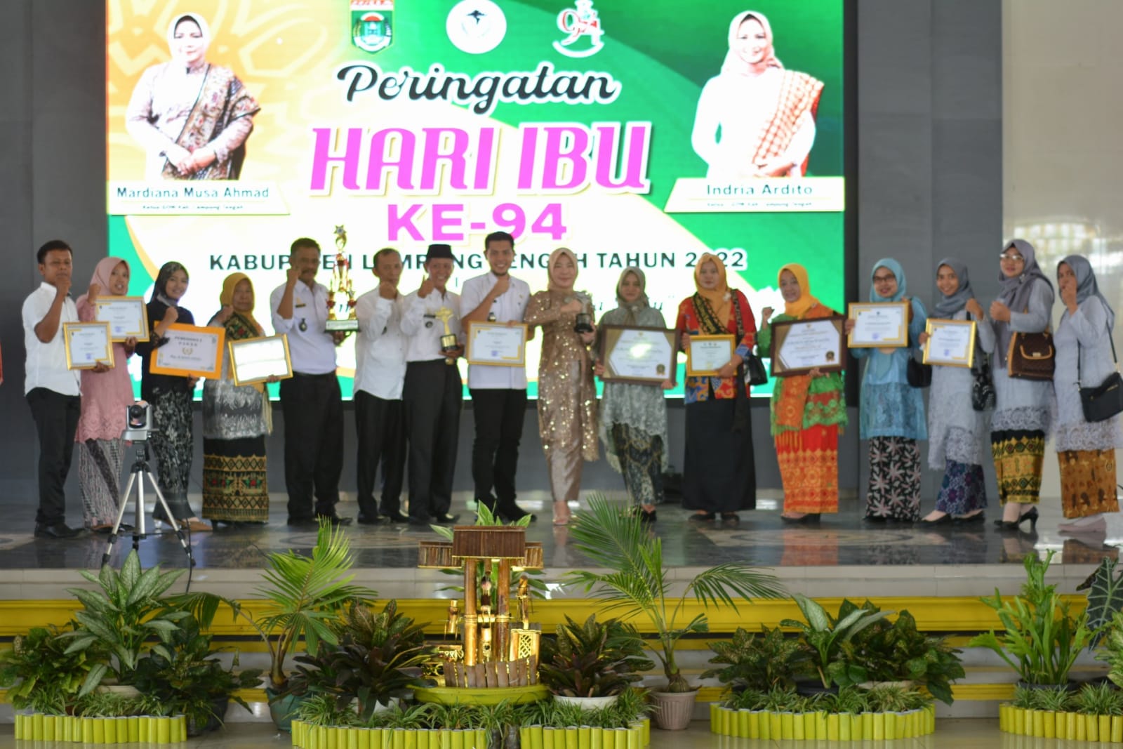 Peringatan Hari Ibu sekaligus penyerahan hadiah Lomba : P3KSS Juara 2 Tingkat Provinsi, GSI juara 2 Tingkat Provinsi, Perpustakaan kampung juara 2 Tingkat Kabupaten, Lomba masak serba ikan juara harapan 1 Tingkat Kabupaten  (Kamis, 22 Desember 2022)