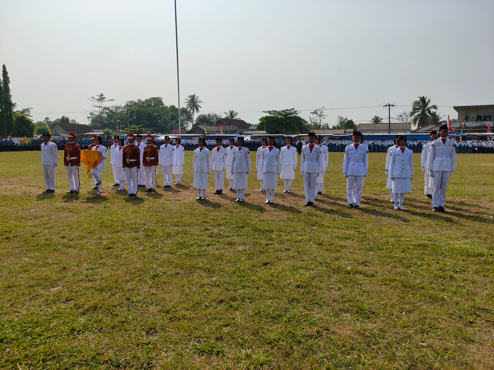 Upacara Pengibaran Bendera Merah Putih dalam Rangka HUT RI Ke-77 di Lapangan Merdeka Dono Arum