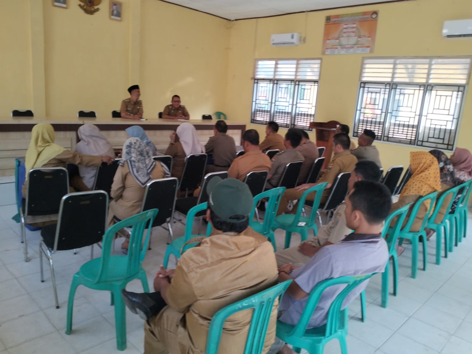 Rapat Staf di Aula Kecamatan Seputih Agung (Senin, 29 Juli 2024)