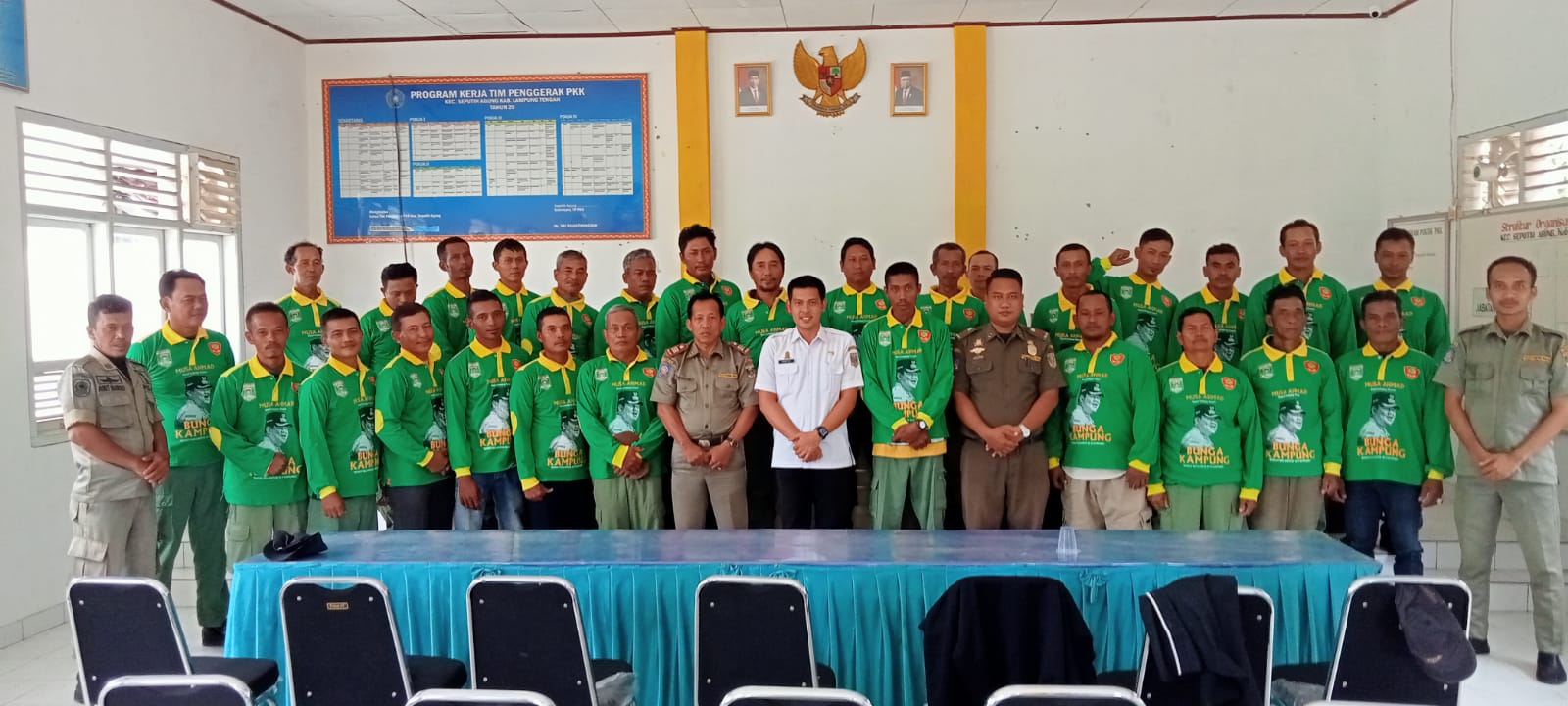 Penbinaan Linmas dan Pembagian Kaos 10 Kampung Se-Kecamatan Seputih Agung (Selasa, Rabu, Kamis/ 27, 28, 29 Desember 2022) di Aula Kecmaatan Seputih Agung