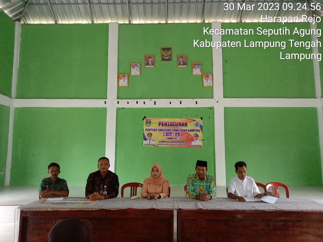 Penyaluran Bantuan Langsung Tunai (BLT DD) Triwulan I Tahun 2023 di Balai Kampung Harapan Rejo (Kamis, 30 Maret 2023)