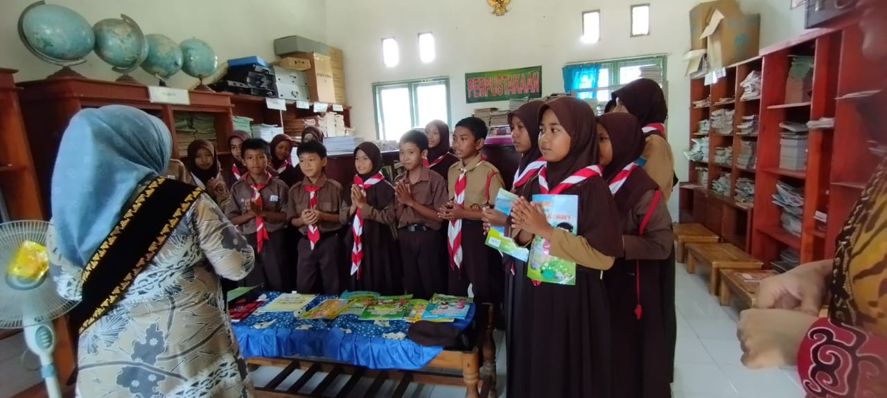 Kunjungan Bunda Literasi Kabupaten Lampung Tengan dan Bunda Literasi Kecamatan Seputih Agung serta Bapak Camat Seputih Agung di SDN 2 Kampung Dono Arum (Jum'at, 18 November 2022)