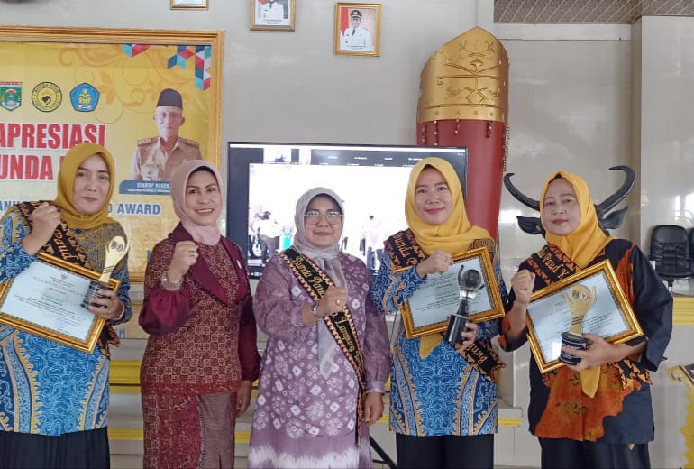 Apresiasi Bunda PAUD dan Pembagian Hadiah Juara Teladan 2 Bunda Kecamatan, Juara Harapan 1 Bunda PAUD Kamling Bumi Kencana, Juara 1 Pra Siaga/ KOber Kasih Idi (Jum'at, 09 Desember 2022)