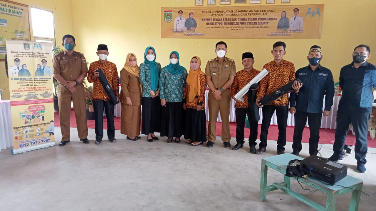 Membuka dan menghadiri sosialisasi  perlindungan perempuan dan anak tindakbpidana perlindunga orang (TTPO) bertajuk "LAMPUNG TENGAH BEBAS DARI TINDAK PIDANA PERDAGANGAN ORANG (TTPO) MENUJU LAMPUNG TENGAH BERJAYA" di Kampung Muji Rahayu 