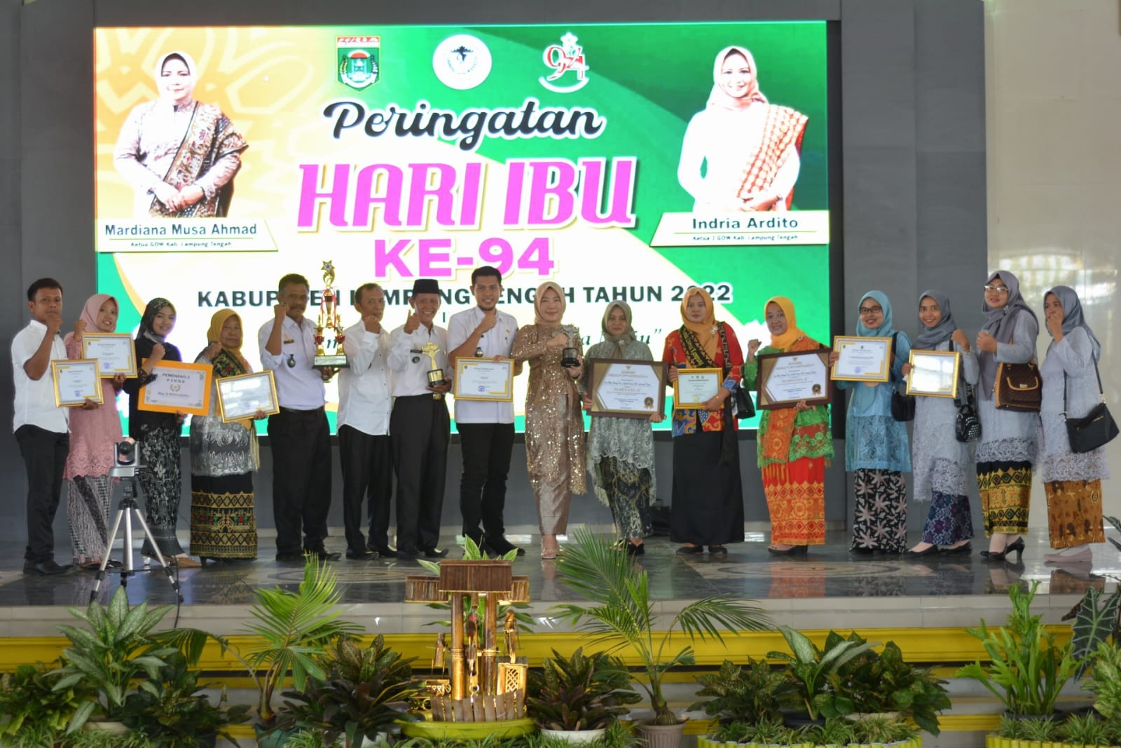 Peringatan Hari Ibu sekaligus penyerahan hadiah Lomba : P3KSS Juara 2 Tingkat Provinsi, GSI juara 2 Tingkat Provinsi, Perpustakaan kampung juara 2 Tingkat Kabupaten, Lomba masak serba ikan juara harapan 1 Tingkat Kabupaten  (Kamis, 22 Desember 2022)