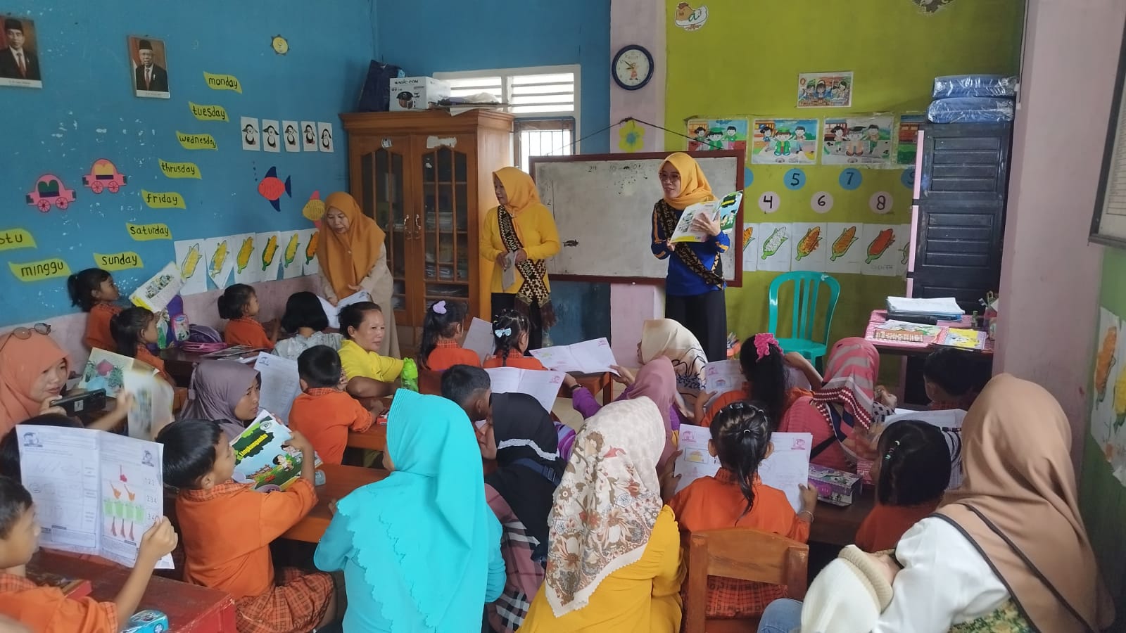 Menghadiri acara Literasi dengan Ajak Anak Gemar Membaca di TK LPMK Kampung Simpang agung (Selasa, 25 Oktober 2022)