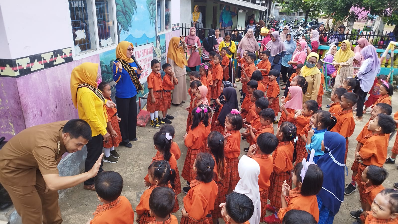 Menghadiri acara Literasi dengan Ajak Anak Gemar Membaca di TK LPMK Kampung Simpang agung (Selasa, 25 Oktober 2022)