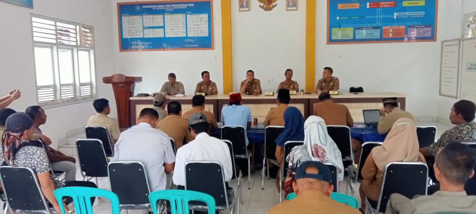 Rapat dan sosialisasi dari PMK di Aula Kecamatan Seputih Agung