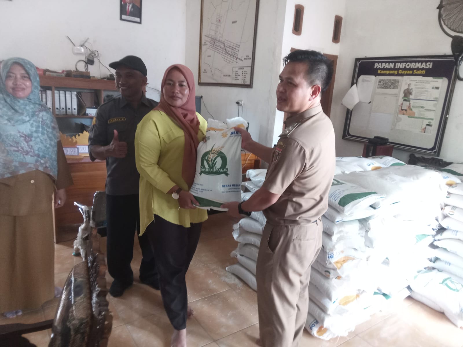 Pembagian beras Cadangan Se_kecamatan Seputih Agung (Senin, 19 Juni 2023)