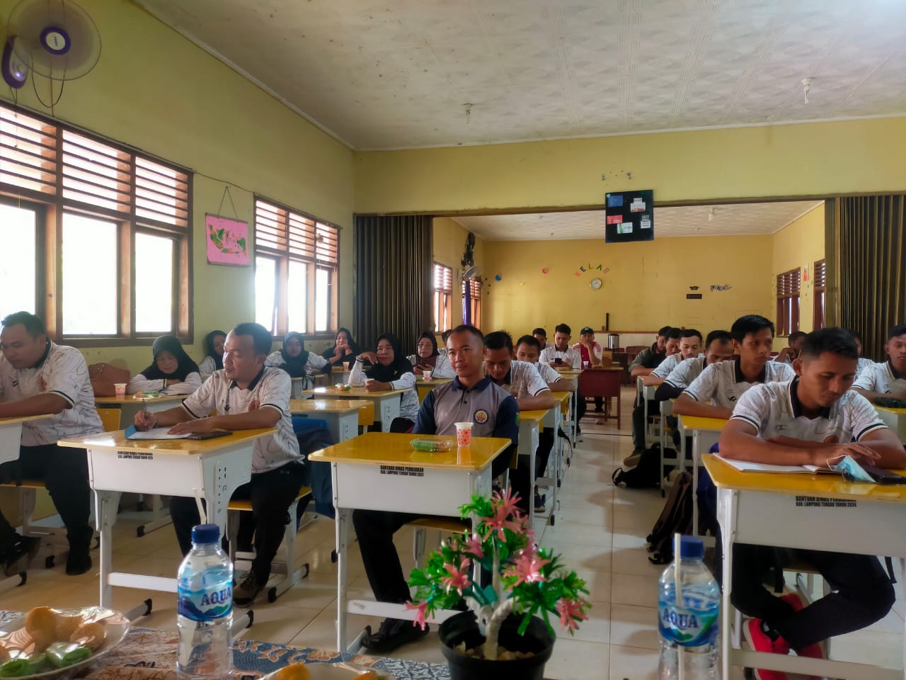 Menghadiri Rapat FKGO Kecamatan Seputih Agung di SMP Bina Putra Sulusuban (selasa, 30 Juli 2024)