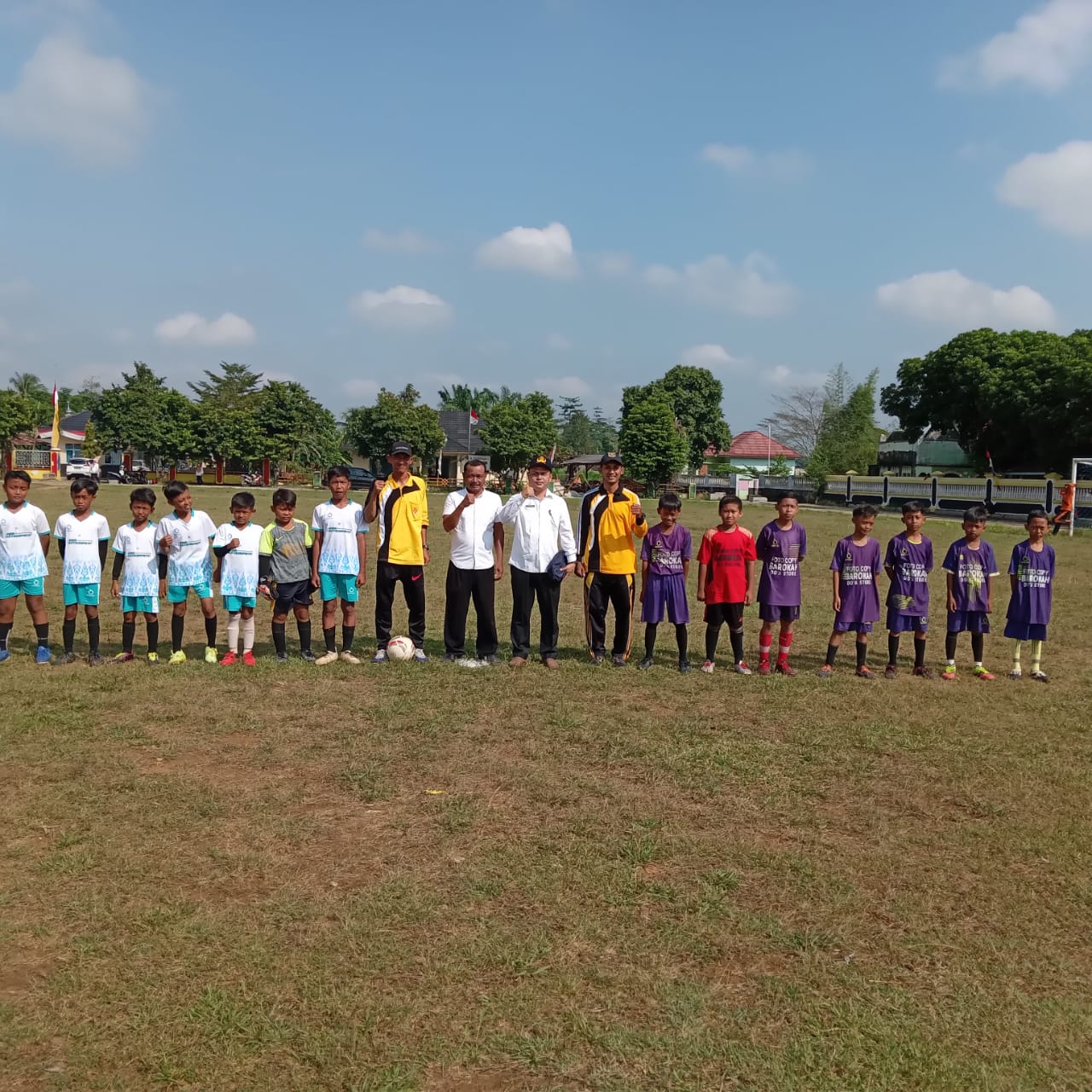 Pembukaan Lomba Sepak Bola Mini antas SD/ MI Se-Kecmaatan Seputih Agung dalam Rangka HUT RI ke-77 di Lapangan Sepak Bola Kampung Dono Arum