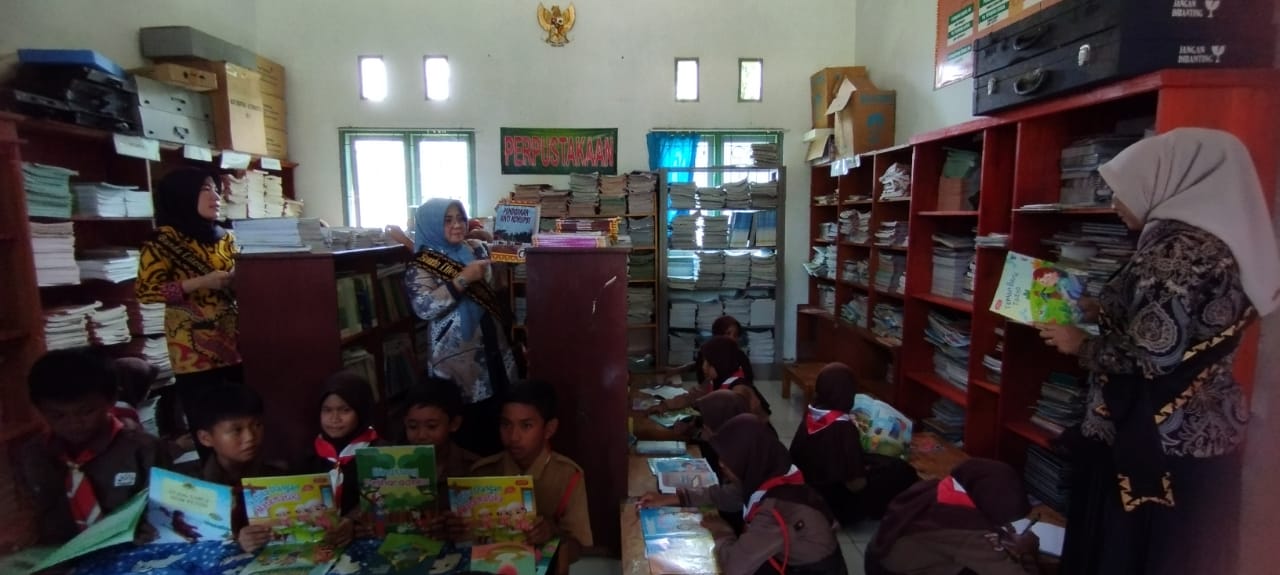 Kunjungan Bunda Literasi Kabupaten Lampung Tengan dan Bunda Literasi Kecamatan Seputih Agung serta Bapak Camat Seputih Agung di SDN 2 Kampung Dono Arum (Jum'at, 18 November 2022)