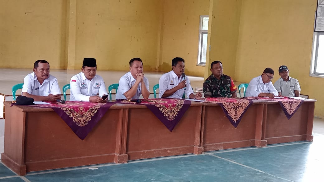 Pembagian Dana BLT-DD Tahun 2023 ke KPM Kampung Bumi Kencana di Balai Kampung Bumi Kencana (Kamis, 30 Maret 2023)