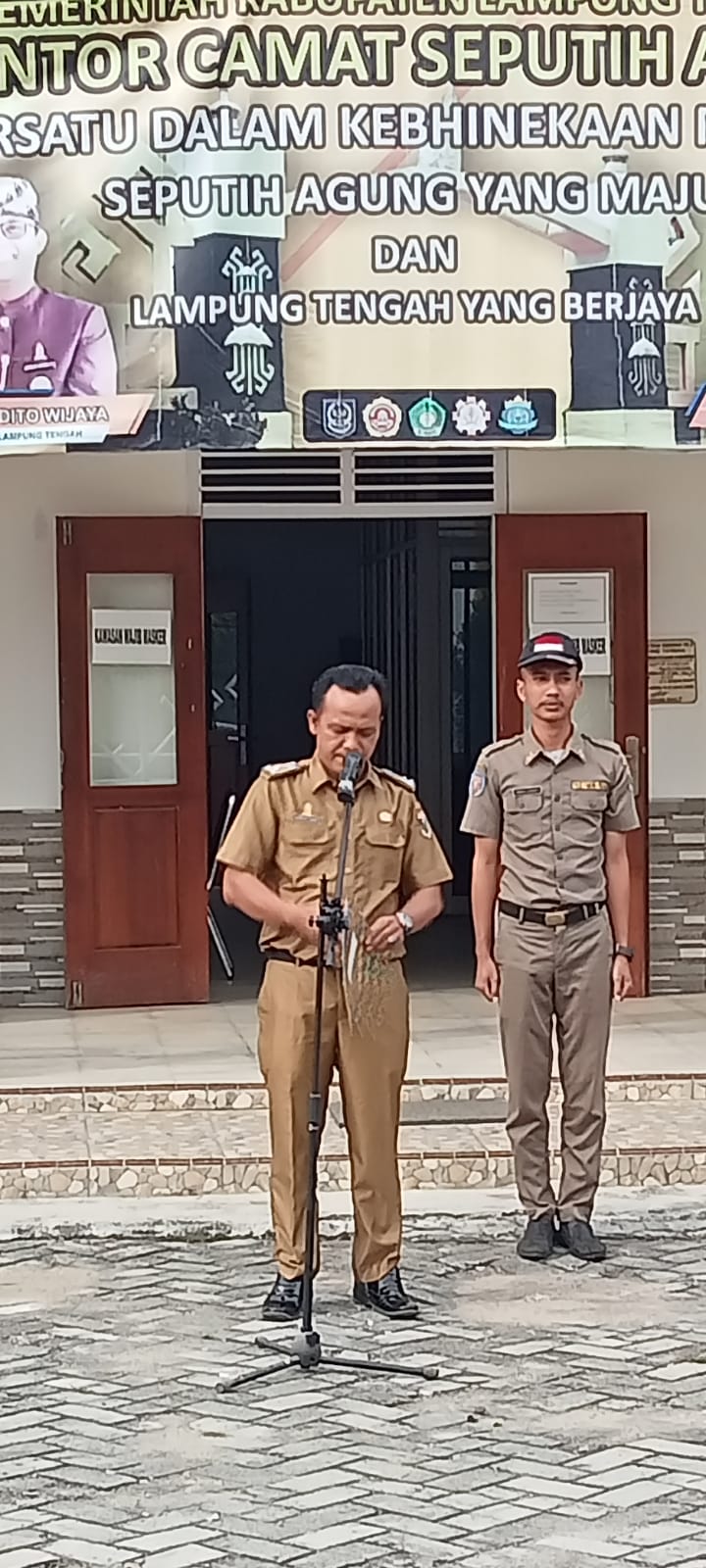 Apel MIngguan di Halaman Kantor Kecamatan Seputih Agung