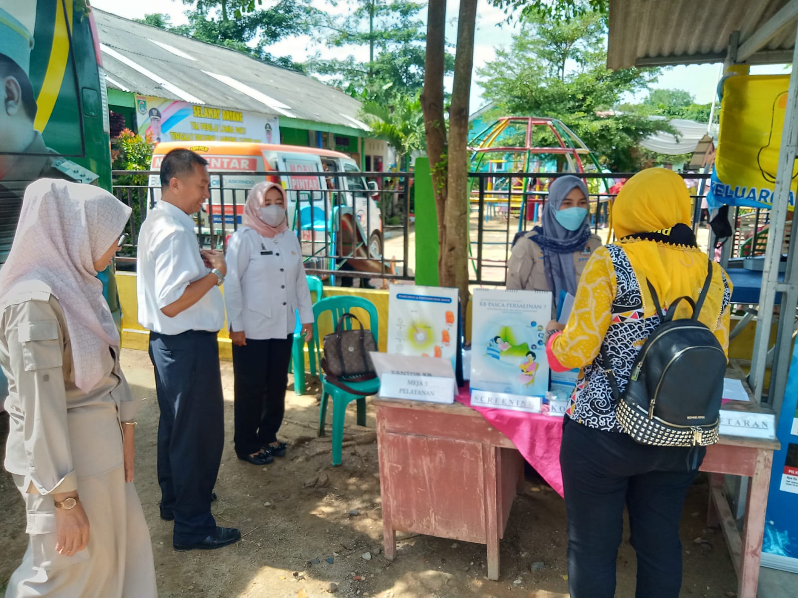 Penilaian Lomba Peningkatan Peran Perempuan Menuju Keluarga Sehat Sejahtera (P3KSS) dan Gerakan Sayang Ibu (GSI) di Balai Kampung Muji Rahayu (Rabu, 09 November 2022)